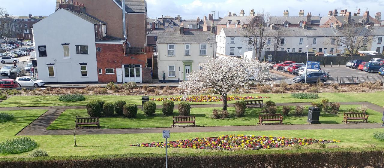 The Mon Fort Bridlington Bagian luar foto