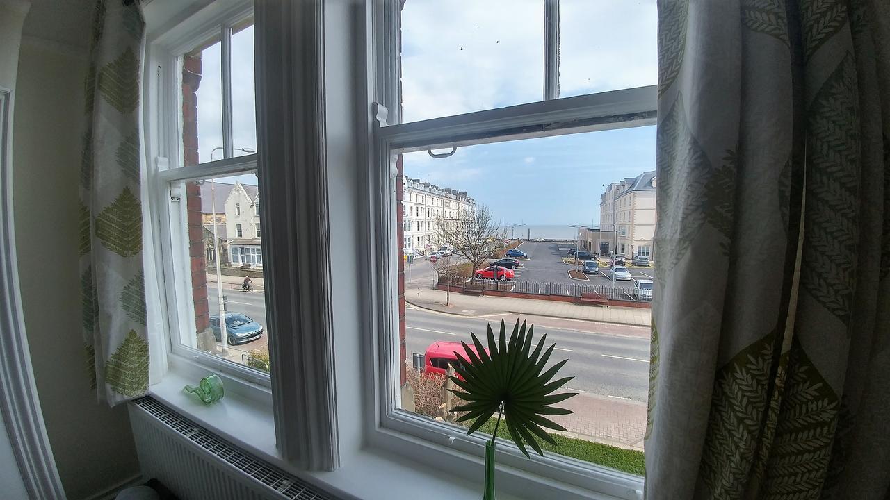 The Mon Fort Bridlington Bagian luar foto